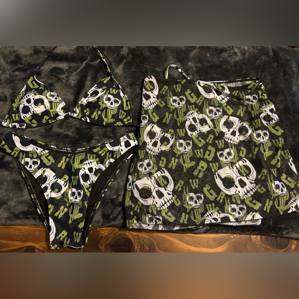 Women’s Skull Bathing Suit Set
